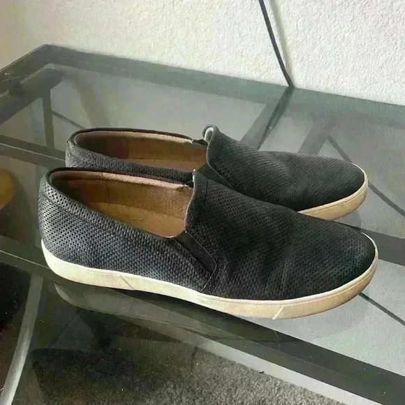 Women's Naturalizer Navy Slip On Leather Sneakers Size 11 - Picture 3 of 7